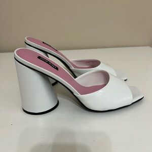 Women’s size 12 Nine West Circle Heel Pumps in White